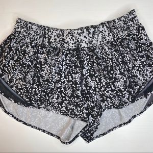 NWOT Lululemon Hotty Hot Short 2.5”